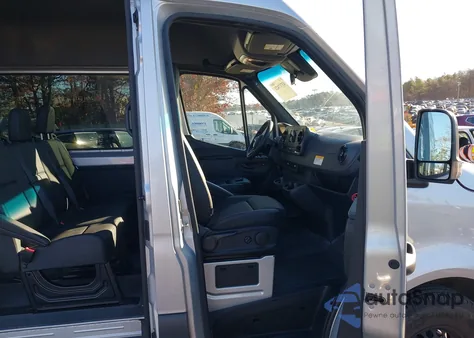 2024 Mercedes-Benz Sprinter 2500 Standard Roof 4-Cyl Diesel Ho z USA, uszkodzony, nr VIN W1W4NBHY5RP666482